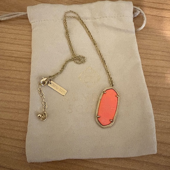 Kendra Scott Jewelry - Kendra Scott Reid Necklace Bright Coral Color Faceted Pendant Goldtone Chain.